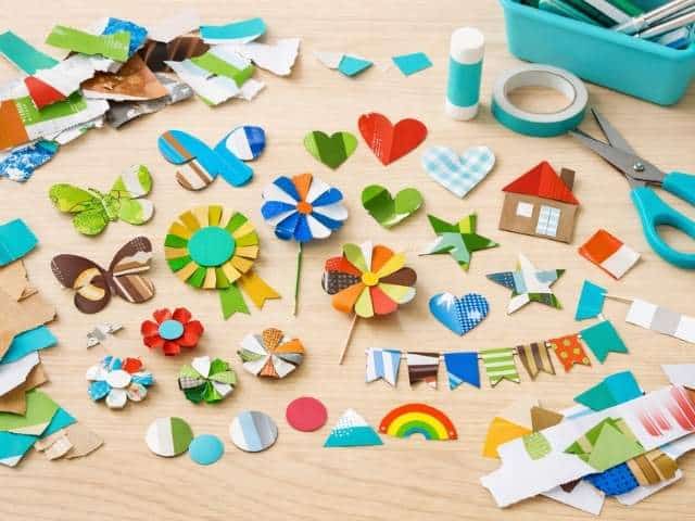 Papierverzierungen aus Restmaterial basteln – Ideen mit Verpackungen und Papierresten