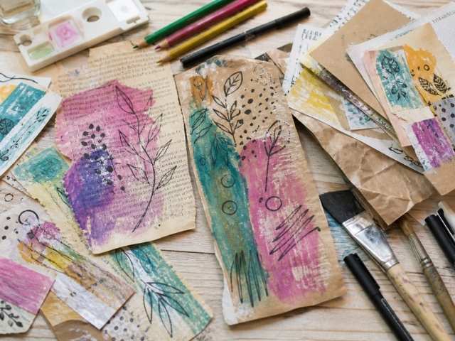 Reverse Coloring auf Restpapier: Aus alten Papieren werden neue Ideen